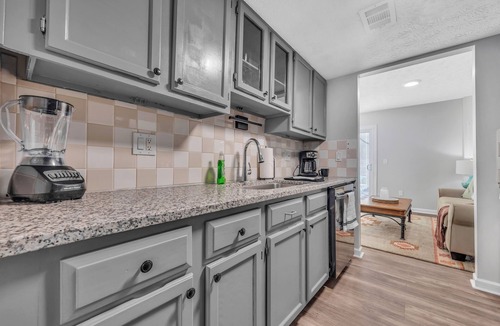 Sandy Springs House | Sandy Springs Townhome Near River & Dining