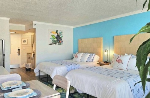 Lenox Park Condo | Sandy Toes! A bright and vibrant studio condo in Daytona Beach FL Unit 418!
