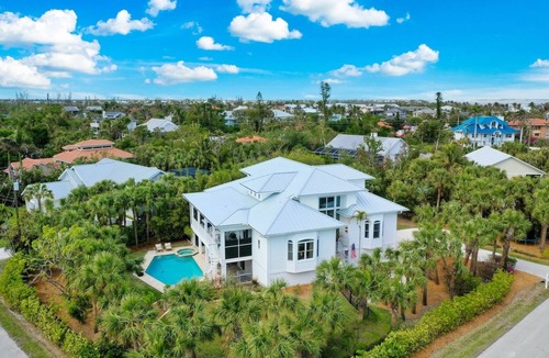 Sanibel House | Sanibel 6 bedroom Luxury Home with Pool,One Block from Beach,Pier and Canal View