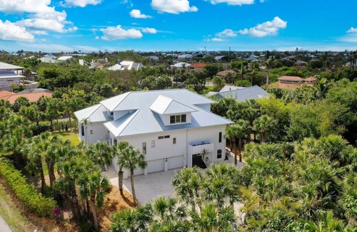Sanibel House | Sanibel 6 bedroom Luxury Home with Pool,One Block from Beach,Pier and Canal View