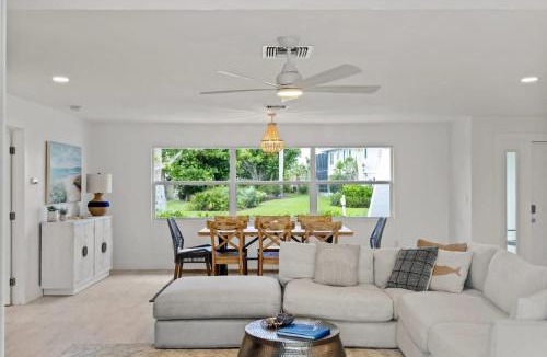 Bright Water House | Sanibel Serenity- NEW Gorgeous Near Beach Villa with Pool