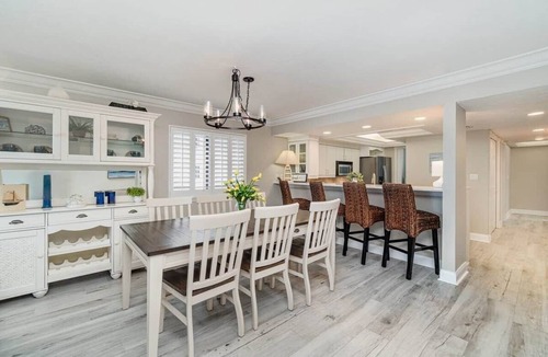 Beachview Country Club Estates Apartment | Sanibel Sunrise 3 bed 3 bath Beachfront Condo