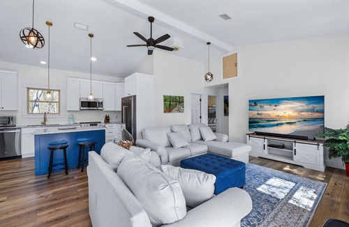 Fort White Cabin | Santa Fe River Front, Luxury Retreat near Ginnie Springs and Ichetucknee