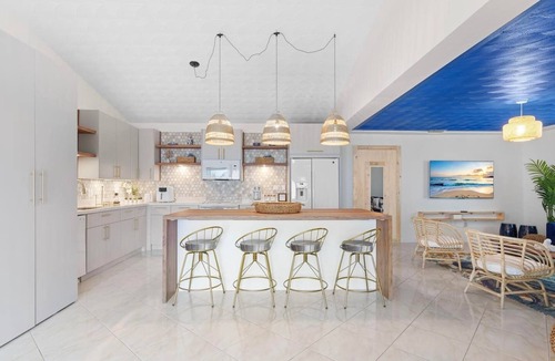 Ludlam House | Santorini · Casa Santorini - Big Pool, BBQ & Free Parking