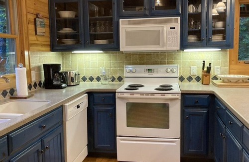 Wiley Cottage | Sapphire Cottage in the Woods for 6