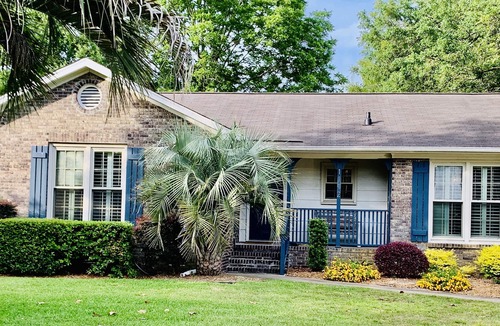 Mount Pleasant House | Sarah's Coastal Cottage-Near Shem Creek, Sullivan's Island, and Charleston!