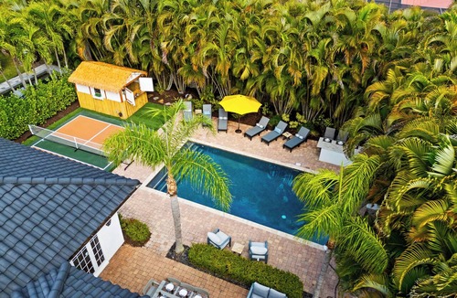 Whitfield House | Sarasota 5BR Home with Pool, Cabana and Siesta Key Nearby
