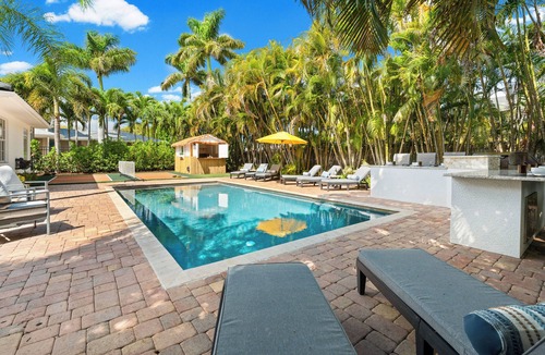 Whitfield House | Sarasota 5BR Home with Pool, Cabana and Siesta Key Nearby