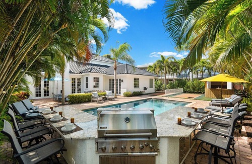 Whitfield House | Sarasota 5BR Home with Pool, Cabana and Siesta Key Nearby