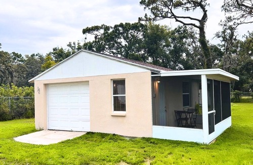 Desoto Acres House | Sarasota Daydream - Calm Retreat in Central Location