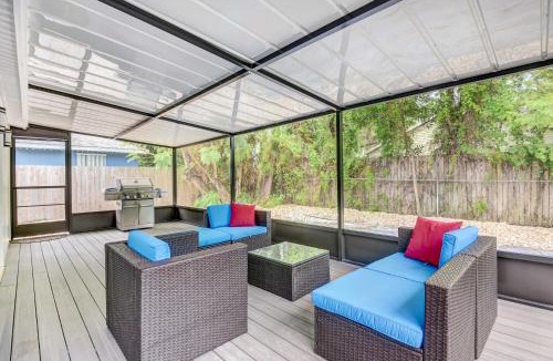 Bayou Oaks House | Sarasota Home with Screened Porch, Walk To Zoo!