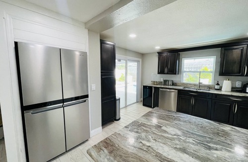 South Gate Ridge House | Sarasota Paradise Heated Pool Home Close to Siesta Key Beach.