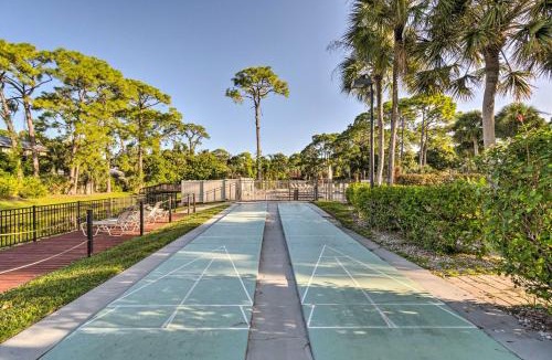 Sarasota Villa | Sarasota Villa with Pool Access about 4 Mi to Beach!