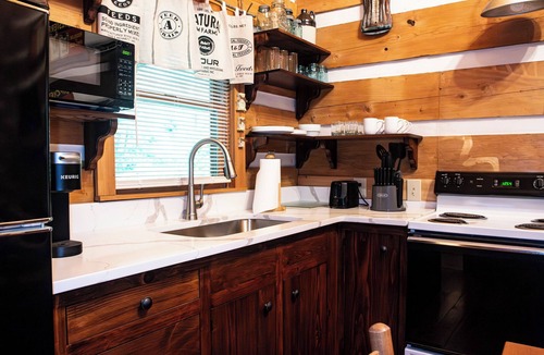 Otto Cabin | Sassafras Rock on Betty's Creek - 1BR Cabin + Open Sleeping Loft