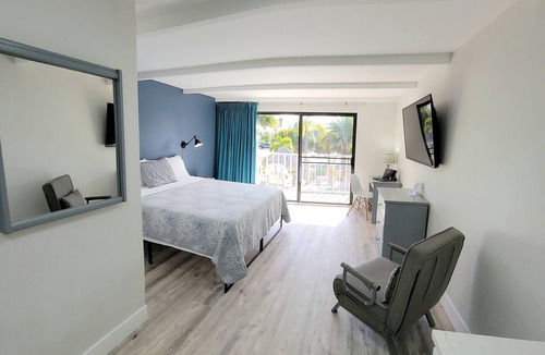 Treasure Island Hotel | Satellite Motel - Shore Enuff Cottage 118