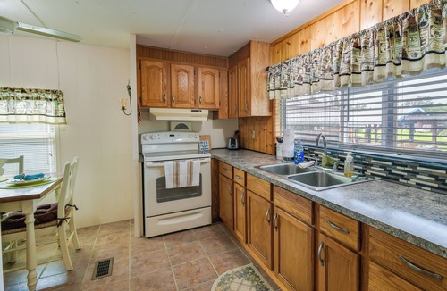 Satsuma House | Satsuma Home w/Fire Pit + Dunns Creek Access!