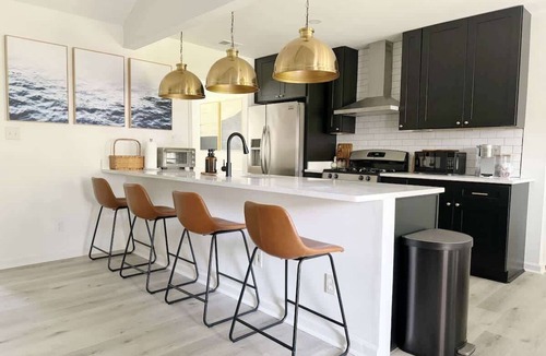 Savannah House | Savannah Home, 15 Min to Tybee, Dog Friendly