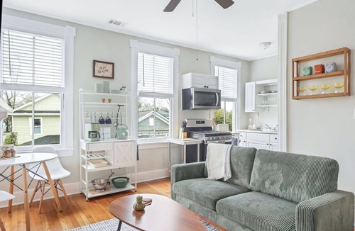 Midtown Apartment | Savannah Retro Loft - Thomas Square