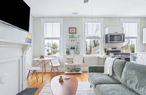 Midtown Apartment | Savannah Retro Loft - Thomas Square