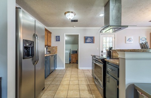 Acworth House | Save Midweek 3Br Near Lake Acworth and Downtown