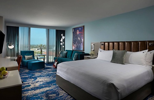 East Daytona Hotel | Savor An Exhilarating Experience! 2 Family-friendly Units, City View, Pool