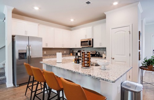 Pooler House | SavvyRetreat KingBed-Pool-Gym-15 Mins to Downtown SAV