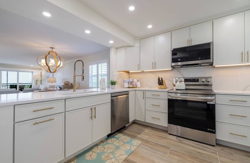 Sanibel Condo | 🌺Sayana 203: Gulf-Front Luxury on Sanibel Island-Sweeping Gulf Views🐬