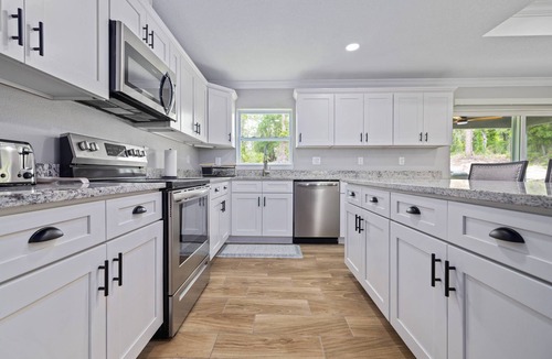 Avis Oaks House | Scallop Season Brand-New Coastal Retreat – Near Weeki Wachee, Pine Island Beach & Top Attractions!
