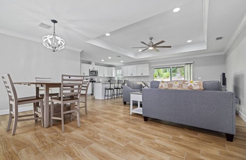 Avis Oaks House | Scallop Season Brand-New Coastal Retreat – Near Weeki Wachee, Pine Island Beach & Top Attractions!