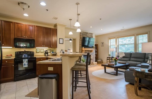 Maggie Valley Apartment | Scenic 2BR Condo w Porch Pool Near Slope Trails