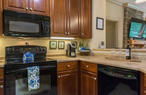 Maggie Valley Apartment | Scenic 2BR Condo w Porch Pool Near Slope Trails
