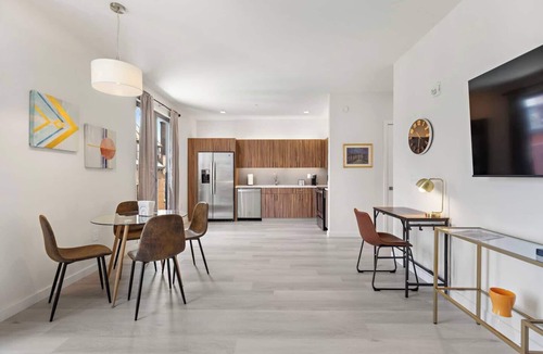 Newark Apartment | Scenic 2BR free parking 30 NYC!