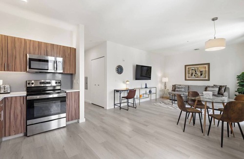 Newark Apartment | Scenic 2BR free parking 30 NYC!