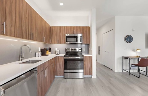 Newark Apartment | Scenic 2BR free parking 30 NYC!