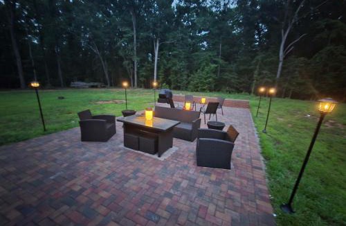 Stockbridge House | Scenic Cabin Retreat with Gym, Game Room and Outdoor Space