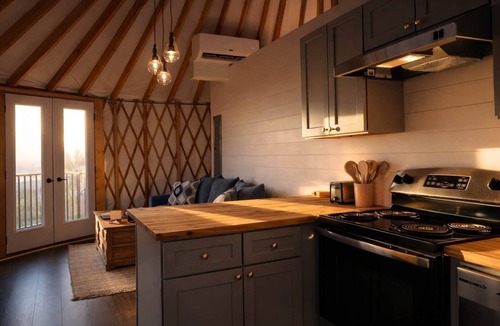 Rising Fawn House | Scenic Glamping Yurt Retreat, Full Kitchen/Bath