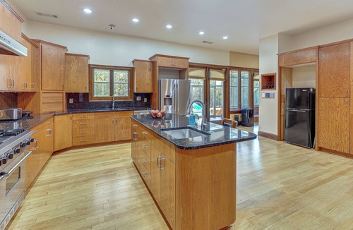 Mountville Apartment | Scenic LaGrange Retreat! 3,600 Sq Ft, Pool Access
