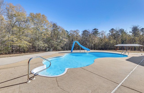 Mountville Apartment | Scenic LaGrange Retreat! 3,600 Sq Ft, Pool Access