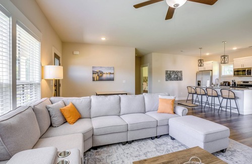 Lookout Valley Neighborhood Association Cottage | Scenic Mtn Retreat w/Wooded Backyard + Fire Pit!