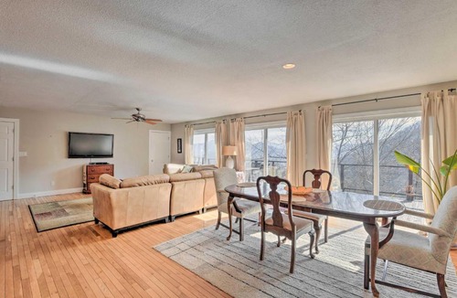 Waynesville House | Scenic Pet-Friendly House w/Private Hot Tub!