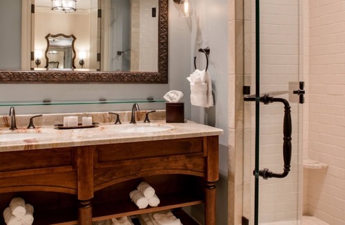 Mount Berry Hotel | Scenic Resort with Outdoor Adventures, Spa, and Outdoor Pool!