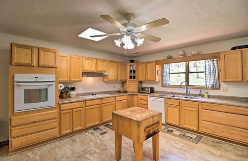 Lone Rock House | Scenic Riverview Getaway w/Screened Porch!