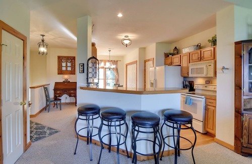 Mountain Air Condo | Scenic Views & Trail Access! Blue Ridge Mtns Condo