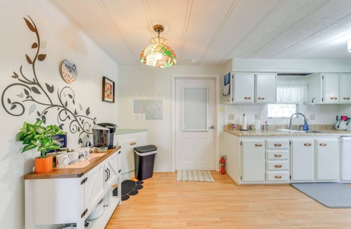 Palmetto House | Screened Porch & Community Perks: Home in Ellenton