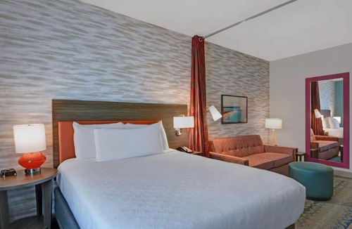 Upper Grand Lagoon Hotel | Sea Breeze Comfort! 2 Units w/Kitchen, Pool, FREE Parking and Breakfast!