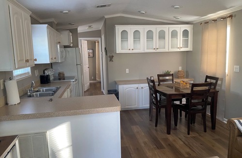 Bayshore Gardens Cottage | Sea Breeze Cottage