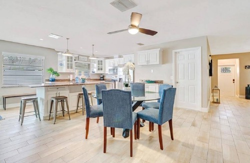 Naples Park House | -Sea Coast Living At it's BEST, Heated pool, near beaches, shops, restaurants