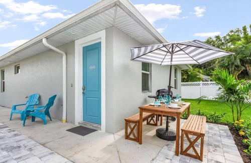 Naples Park House | Sea Gem Retreat. Beach*Wine*Dine*Relax. Repeat!