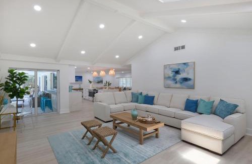 The Dunes House | Sea Glass Villa- Executive Pool Home on Golf Course