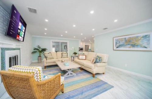 Jacksonville Beach House | Sea Grape Villa - Pool Ping Pong